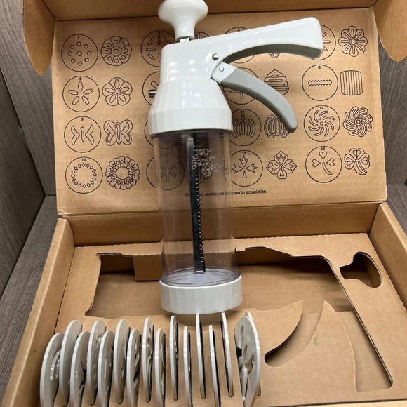 The Pampered Chef 1525 Cookie Press w/ 16-Piece Discs Complete Set - Picture 3 of 6